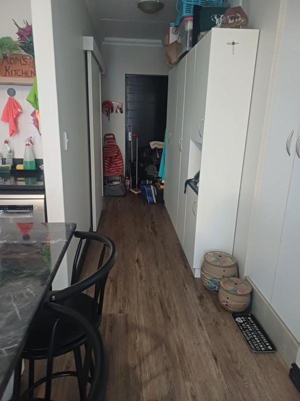 1 Bedroom Property for Sale in Buhrein Western Cape